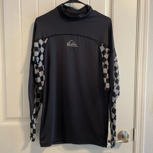 Quiksilver Men’s Black and White Checkered Long Sleeve Rash Guard